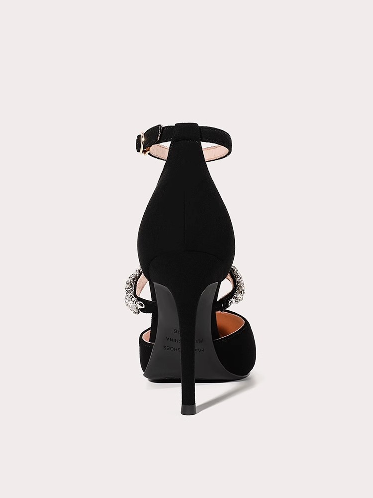 Niedrige Absätze, dünne Hochze – Wide Fit Heels Bewertung und Preis